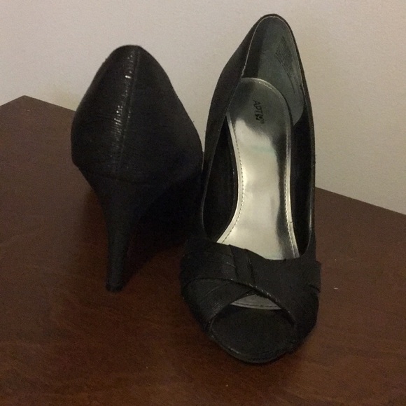 Apt. 9 peep toe heels - Picture 3 of 5